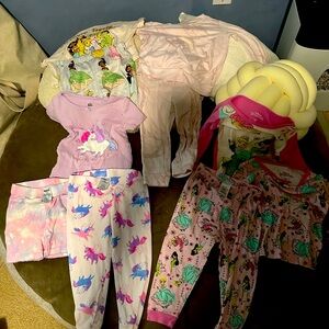 Bundle 4 girl pajamas set converted into 6, pre-owned, Size: 18-24 month and 2T